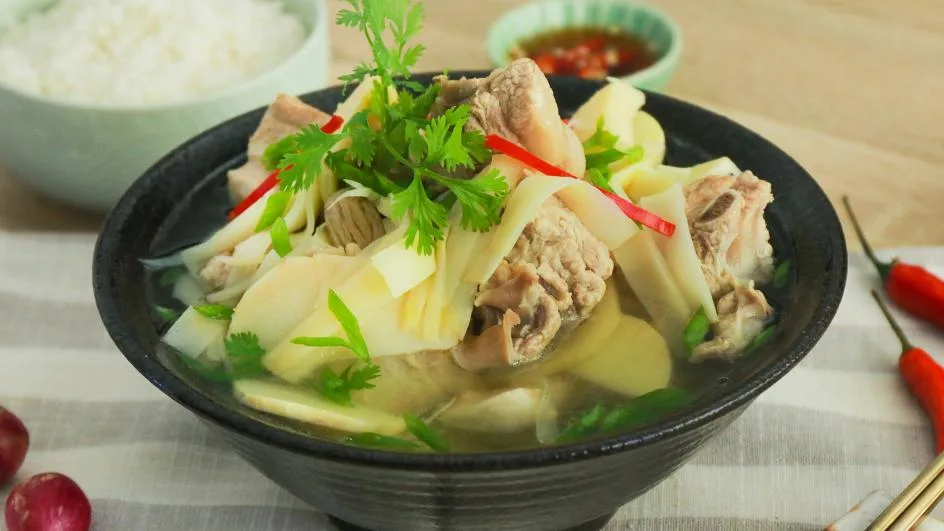 Canh Xương Cổ Bò Măng Chua C0074s1