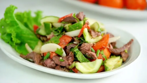 Chế biến món Salad thịt bò ba chỉ GG-02