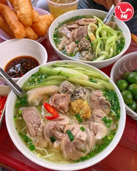 Chế biến món bún lưỡi heo móng giò ág (1)