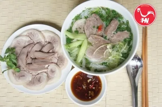 Chế biến món bún lưỡi heo móng giò uống (1)