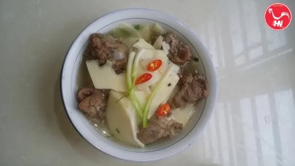 Canh xương ống bò măng chua á0