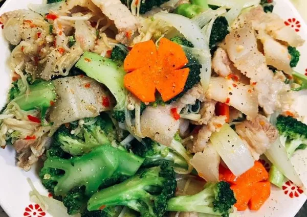 ba rọi heo xào rau củ 2