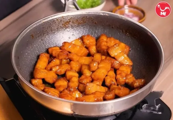 Thịt vai heo rang mặn ngọt 6